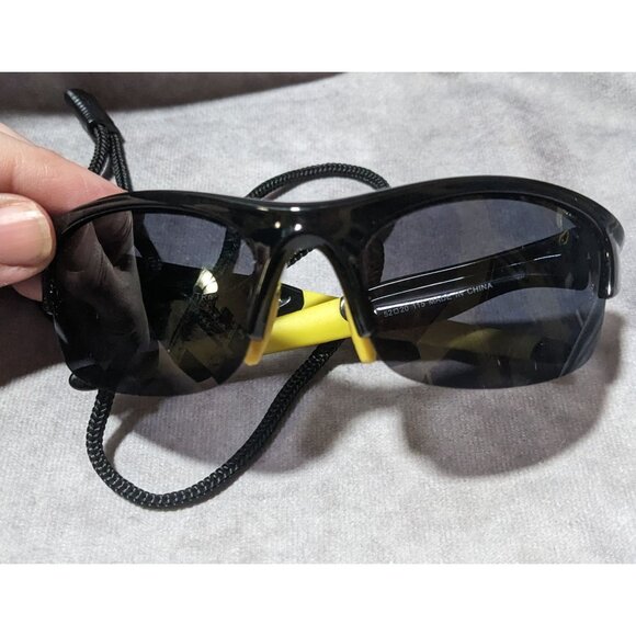 Torege Sports Black And Yellow Sunglasses With Cord - Picture 4 of 7